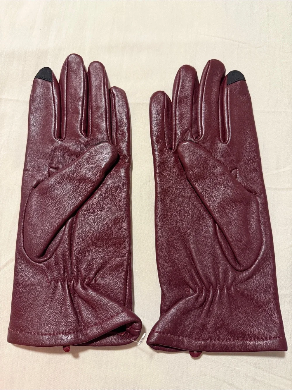 Leather Touchscreen Gloves in Burgundy